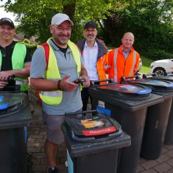 Bild zeigt v.l.r.: Projektleiter Markus Sprentzel, Geschäftsführer Ekkehard Krauß (Krauß Umwelttechnik GmbH), Vorstand Arne Meyer, Leiter Logistik Jürgen Sievers (BAWN Landkreis Nienburg) bei Projektstart in der Gemeinde Estorf